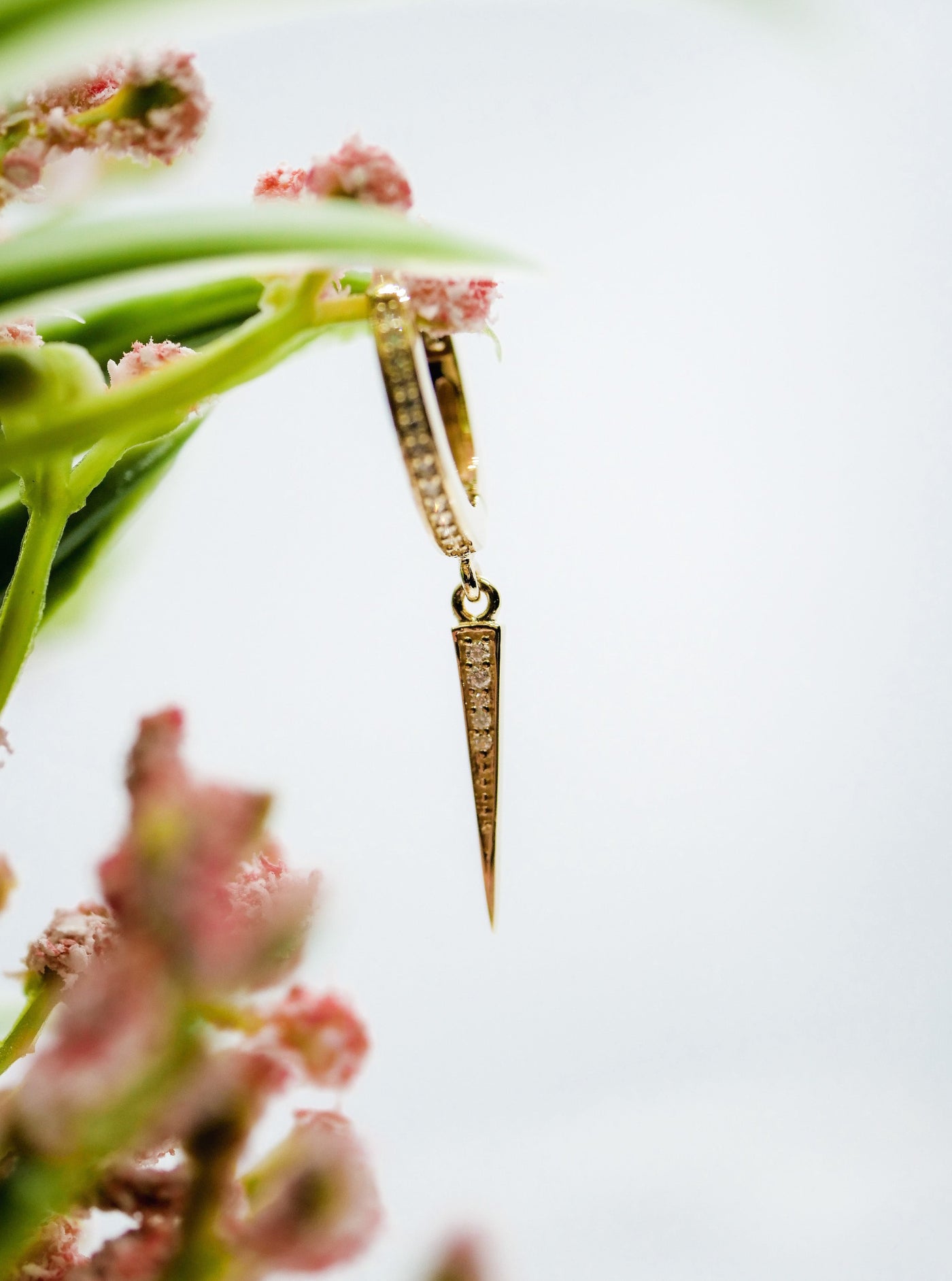 14k gold spike hanging from clicker