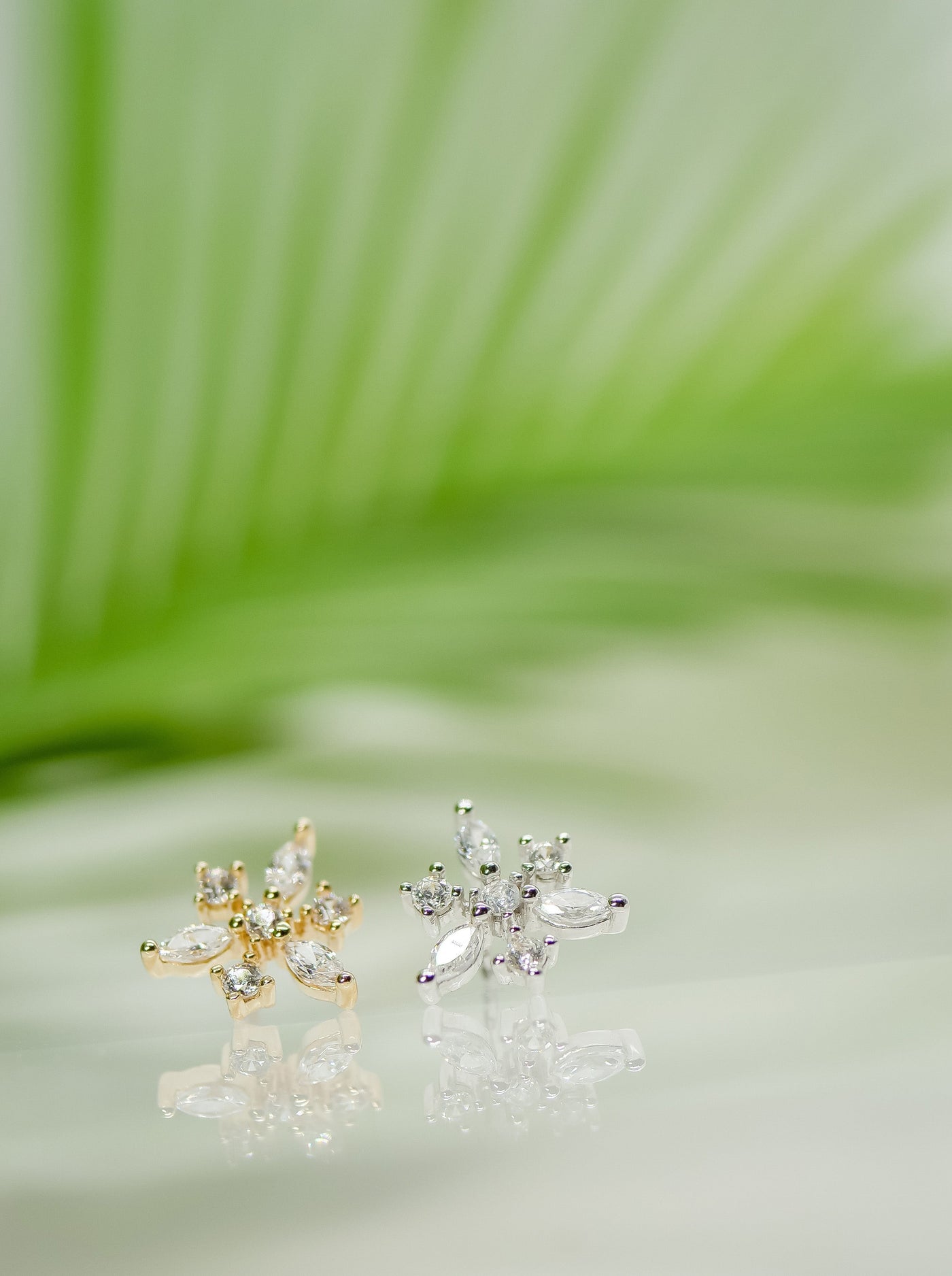 beautiful snowflake threadless ends by junipurr jewelry perfect for large areas like flat piercing, ear lobes or conch
