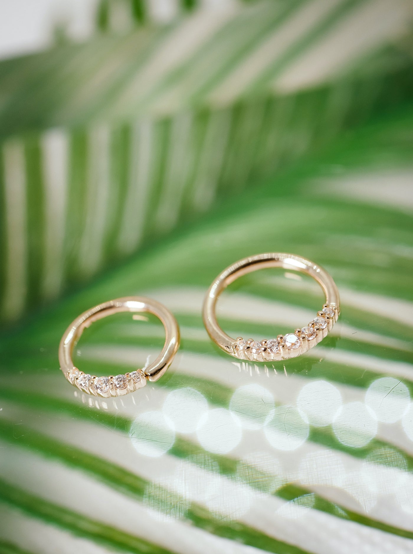 two popular seam ring styles in yellow and rose gold 